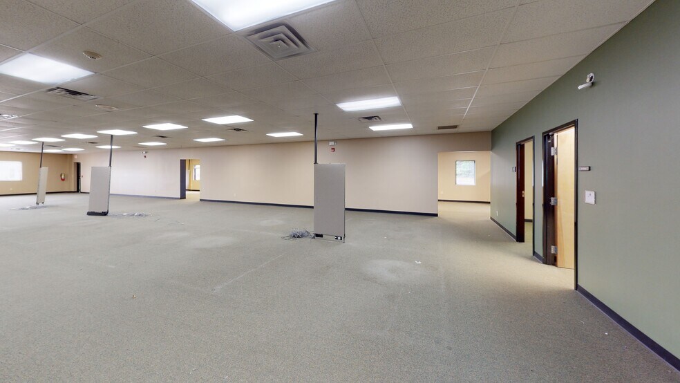 More Photos Of 950 Starvue Dr NW, Cleveland Office For Sale
