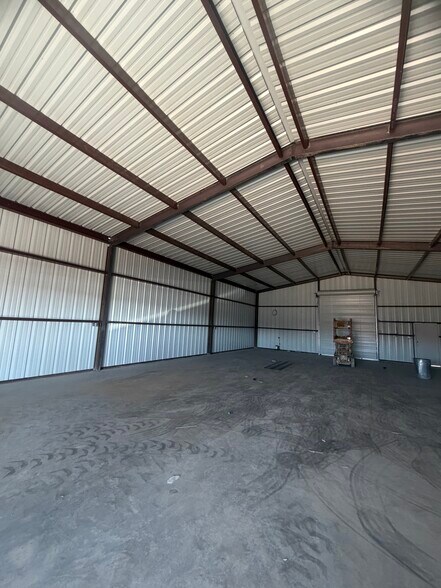 More Photos Of 506 S Access Rd, Clyde Flex For Lease
