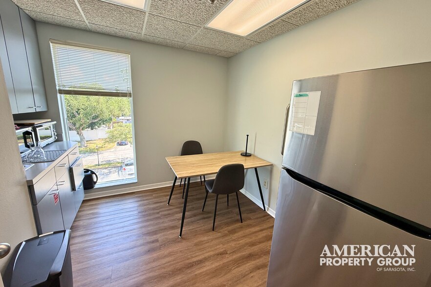More Photos Of 1219 S East Ave, Sarasota Medical For Sale