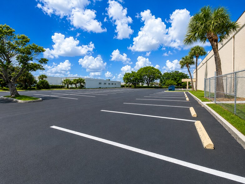 More Photos Of 851 SE Johnson Ave, Stuart Office For Sale