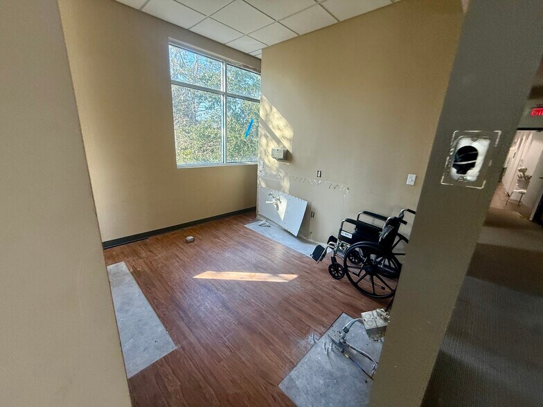 More Photos Of 449621 Us-301, Callahan Medical For Lease