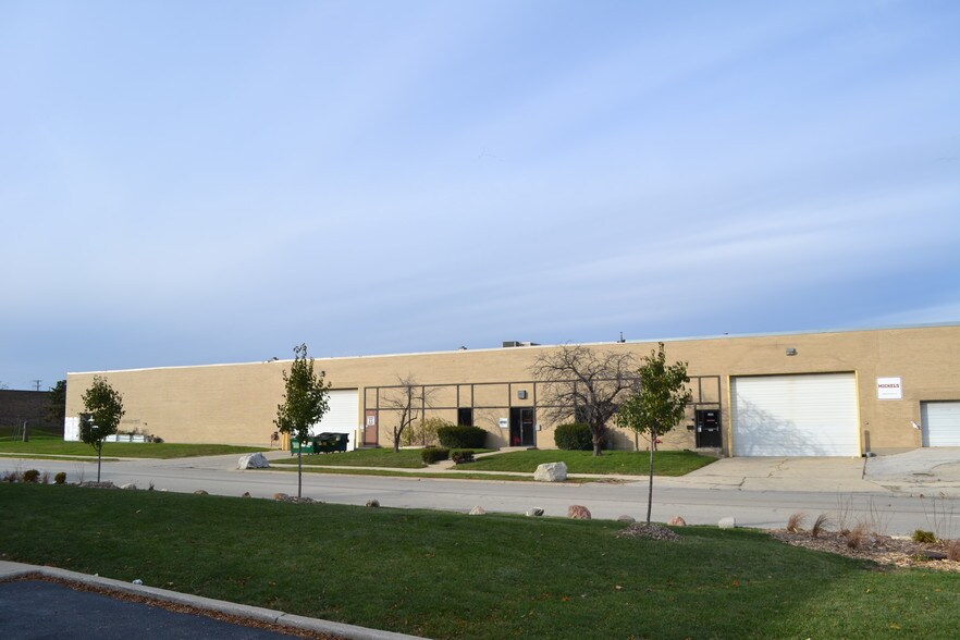 More Photos Of 6396-6398 W 74th St, Bedford Park Warehouse For Sale