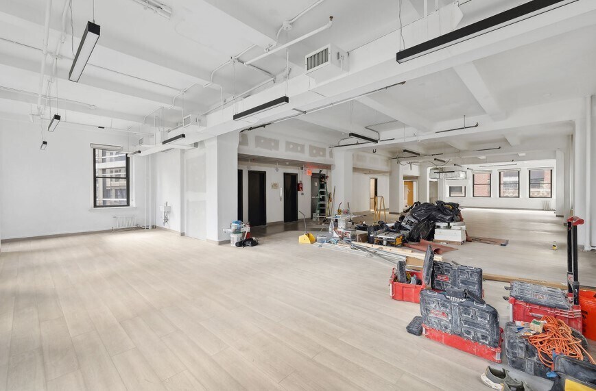 More Photos Of 56 W 45th St, New York Office For Lease