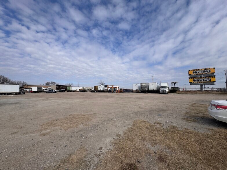 More Photos Of 9701 E Highway 67, Alvarado Service For Sale