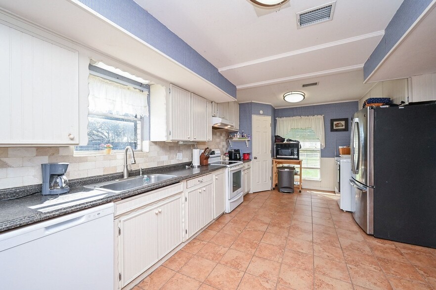 More Photos Of 18910 Carrot St, Spring Trailer Camper Park For Sale