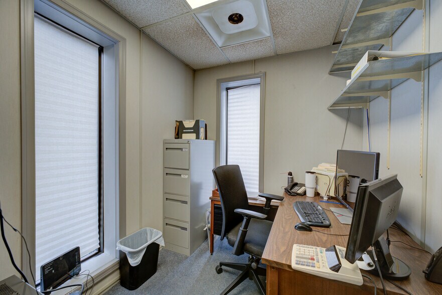 More Photos Of 114 Easton Rd, Brantford Industrial For Sale