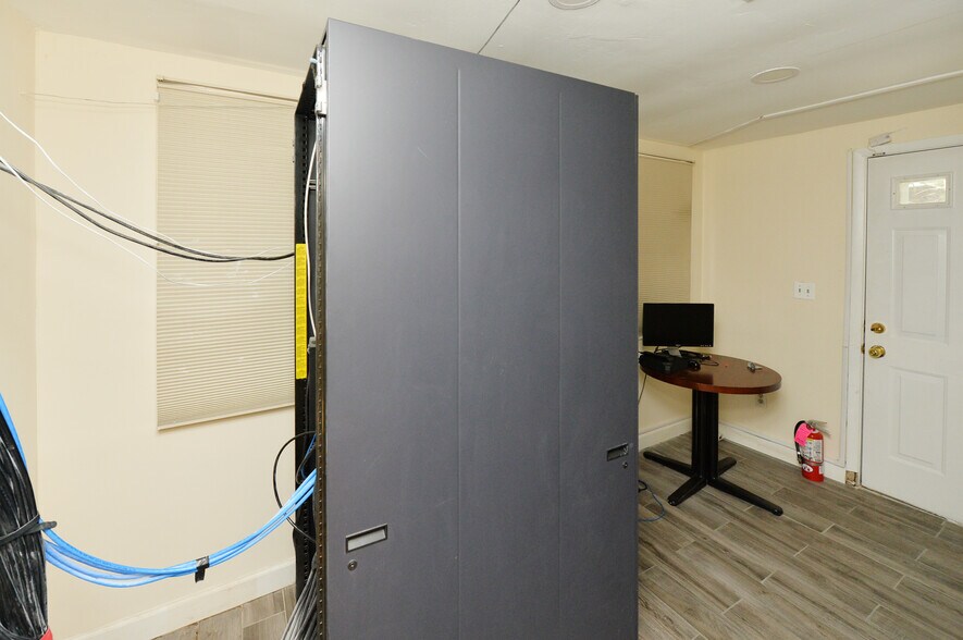 More Photos Of 24 Farview Ter, Paramus Office For Sale