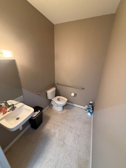 More Photos Of 1090 Innovation Ave, North Port Flex For Sale