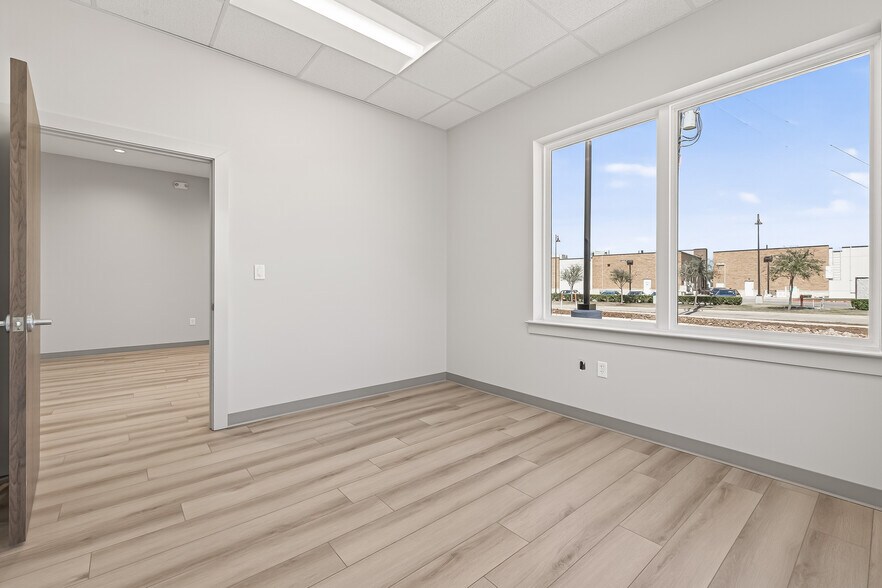 More Photos Of 217 Promenade Way, Sugar Land Medical For Sale