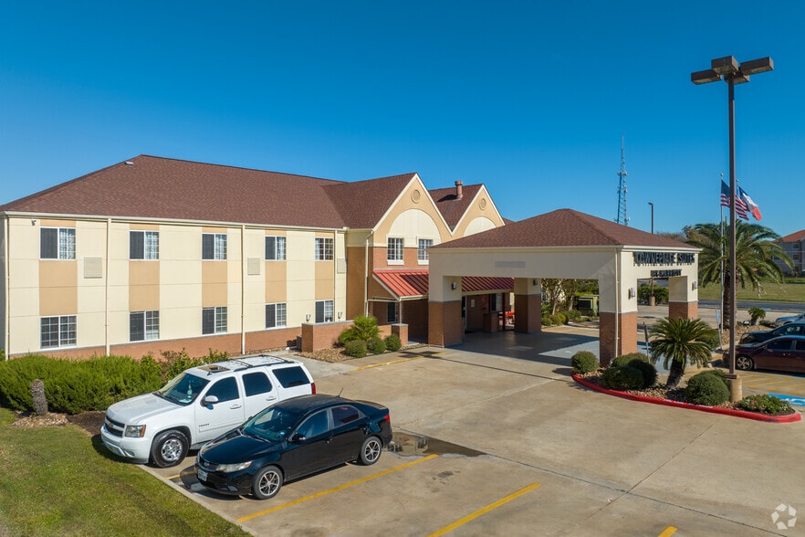 More Photos Of 1003 W Highway 332, Clute Hotel For Sale