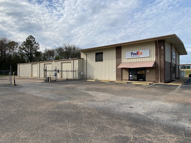 More Photos Of 1155 S Gloster St, Tupelo Flex For Sale