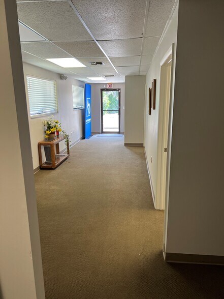 More Photos Of 6225 Presidential Ct, Fort Myers Office For Lease