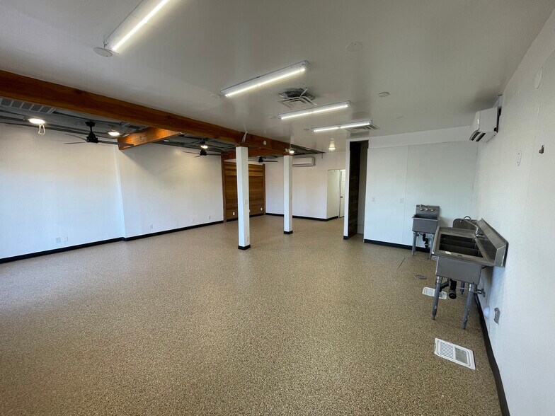 More Photos Of 2328 N 32nd St, Phoenix Storefront For Lease