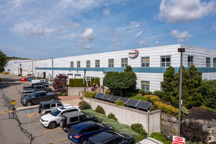 More Photos Of 96 Swampscott Rd, Salem Warehouse For Sale