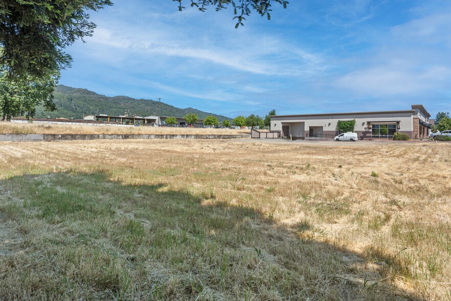 More Photos Of 1236 Airport Park Blvd, Ukiah Storefront For Lease
