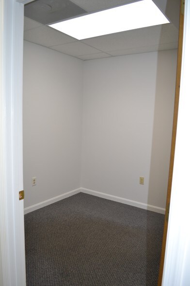 More Photos Of 2425 Solomons Island Rd, Huntingtown Medical For Lease