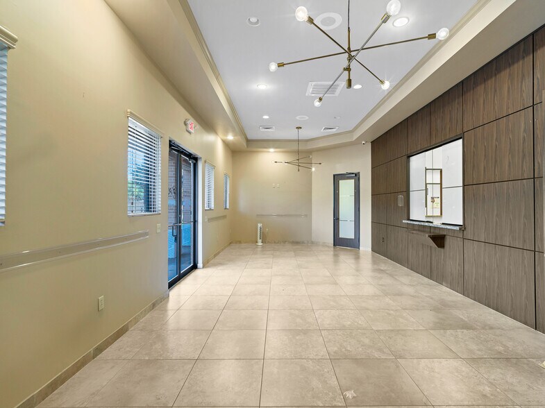 More Photos Of 714 S Peek Rd, Katy Medical For Lease