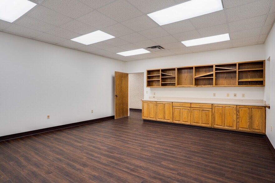 More Photos Of 2716 Commerce St, Wichita Falls Industrial For Sale