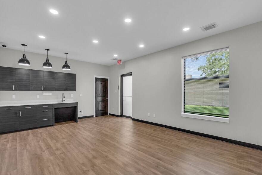 More Photos Of 907 Otto St, Brookshire Loft Creative Space For Sale