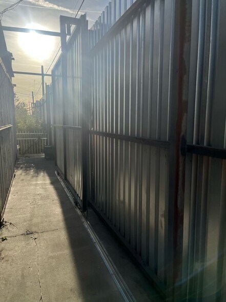 More Photos Of 3242 Fowler St, Los Angeles Warehouse For Sale