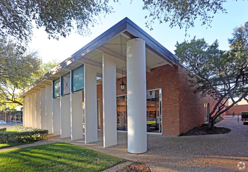 Primary Photo Of 1617 Hi Line Dr, Dallas Unknown For Lease