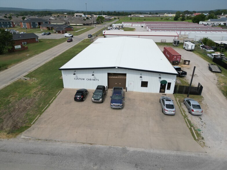 More Photos Of 204 S Hominy Ave, Skiatook Industrial For Sale