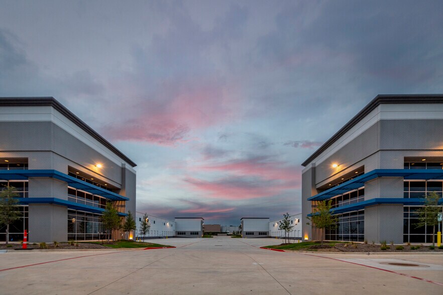 More Photos Of 901 E Avenue K, Grand Prairie Unknown For Lease