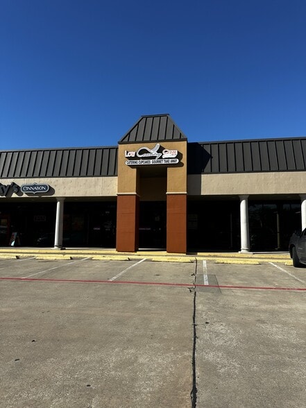 Primary Photo Of 13881 Midway Rd, Farmers Branch General Retail For Lease