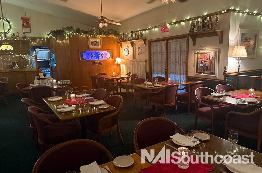 More Photos Of 3200 NE Maple Ave, Jensen Beach Restaurant For Lease