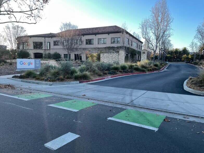 More Photos Of 299 Fairchild Dr, Mountain View Light Distribution For Lease