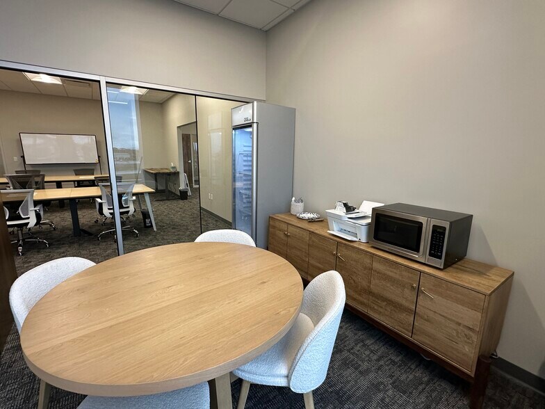 More Photos Of 1064 S North County Blvd, Pleasant Grove Office For Lease