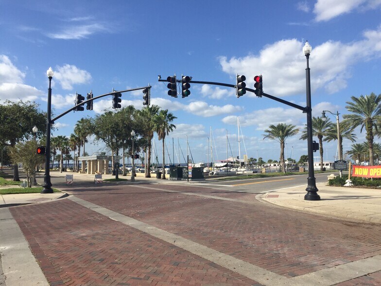 More Photos Of 350 E Seminole Blvd, Sanford Freestanding For Sale