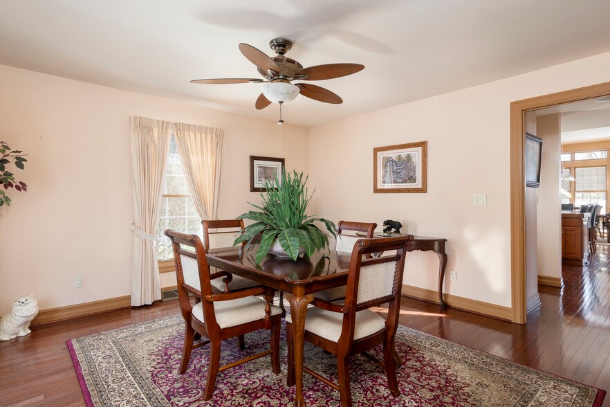 More Photos Of 860 Union Rd, West Seneca Office Residential For Sale