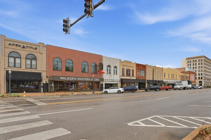More Photos Of 122 E Randolph Ave, Enid Storefront Retail Residential For Sale
