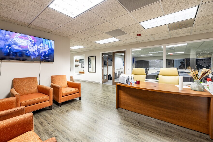 More Photos Of 7948 Baymeadows Way, Jacksonville Office For Lease