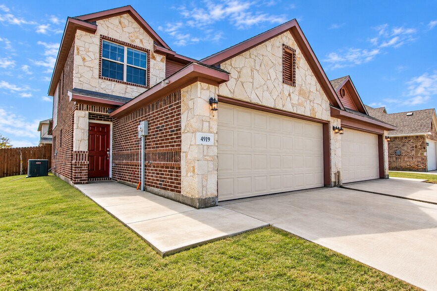 More Photos Of 4917 Sanger Circle Dr, Sanger Multifamily For Sale
