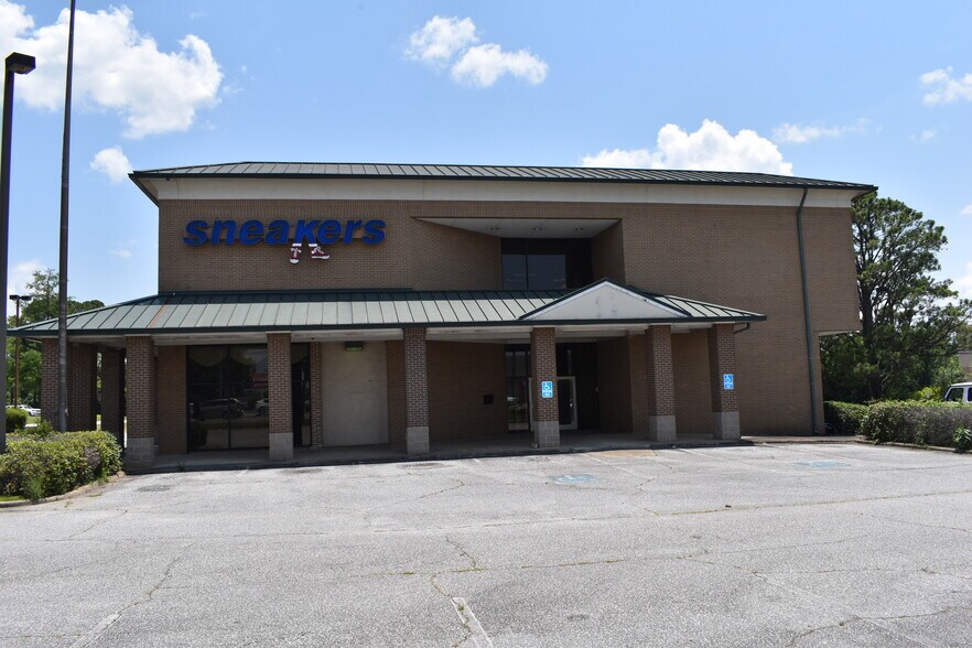More Photos Of 5710 Veterans Pky, Columbus Office For Lease