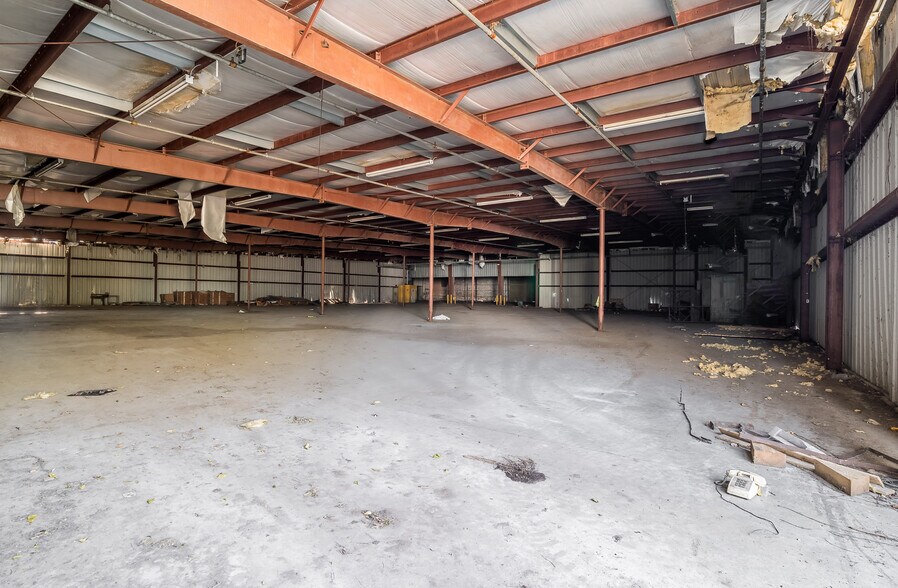 More Photos Of 413 Oxford Rd, Franklin Manufacturing For Sale