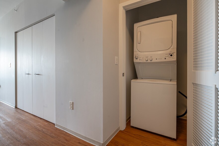More Photos Of 1369 Spruce Pl, Minneapolis Apartments For Lease