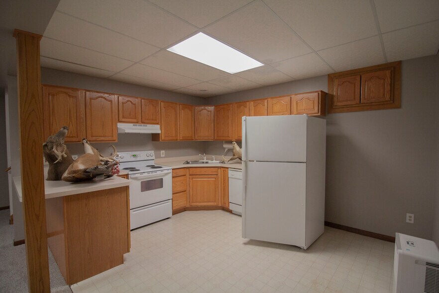 More Photos Of 32251 E Red Arrow Hwy, Paw Paw Veterinarian Kennel For Sale