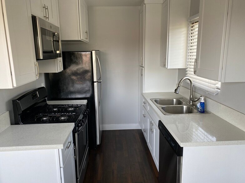 More Photos Of 638 Grant St, Santa Monica Apartments For Sale