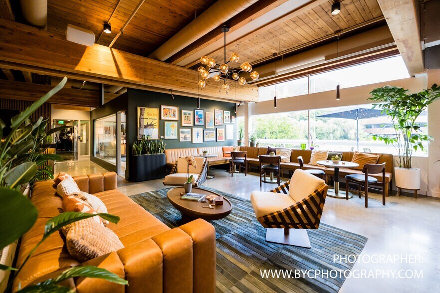 More Photos Of 4444 W Lakeside Dr, Burbank Office For Lease