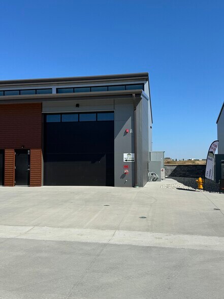 More Photos Of 7542 S Potomac St, Centennial Flex For Lease