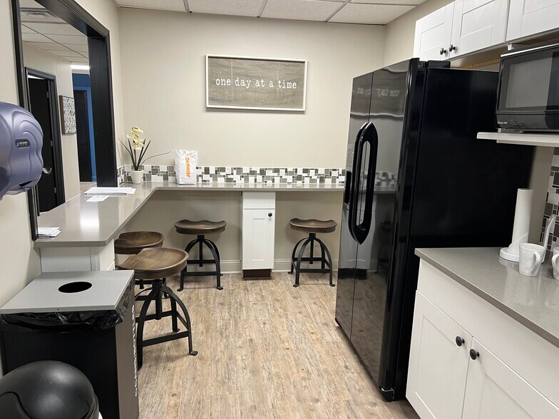 More Photos Of 184 North Ave E, Cranford Office For Lease