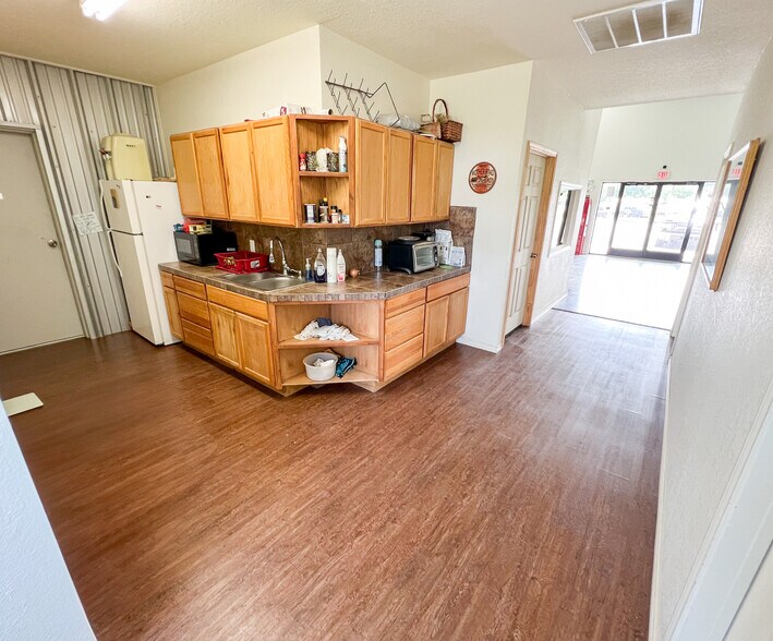 More Photos Of 1307 US-84, Coleman Warehouse For Sale