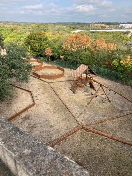 More Photos Of 220 Foremost Dr, Austin Schools For Lease