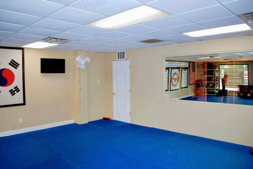 More Photos Of 6003 Main St, Lula Storefront Retail Office For Sale