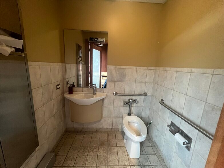 More Photos Of 215 Don Knotts Blvd, Morgantown Office For Lease