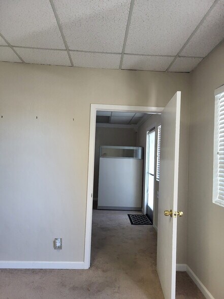 More Photos Of 615 Woodside Rd, Redwood City Freestanding For Lease