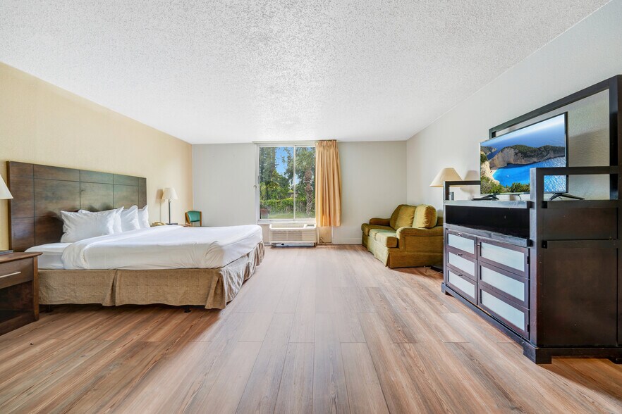 More Photos Of 5100 N State Road 7, Fort Lauderdale Hotel For Sale